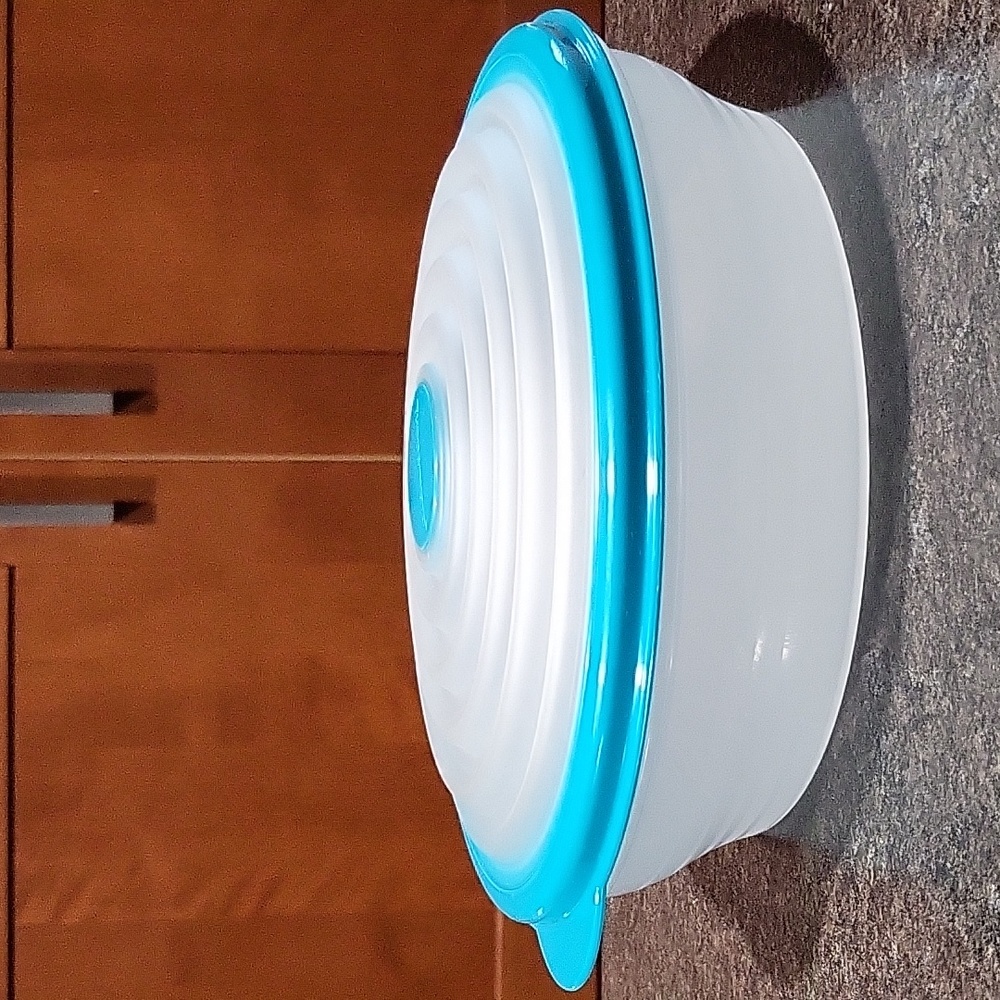 Tupperware 4- cup Stuffable Container - Picture 1 of 5